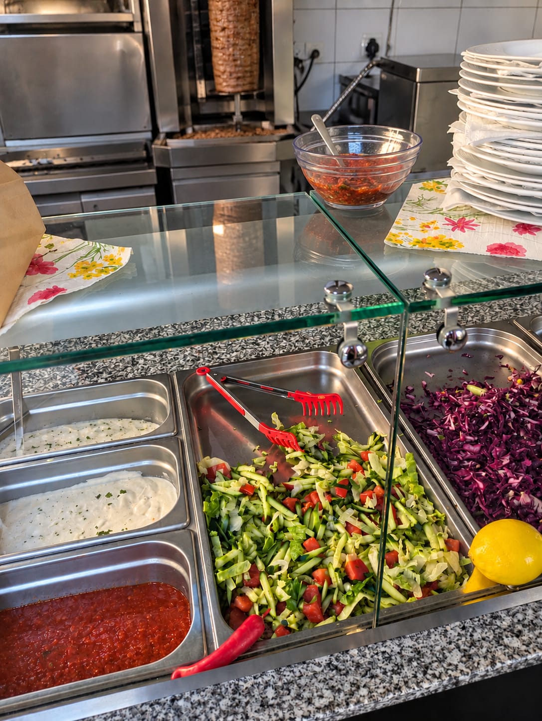 Frische Salate und Zutaten bei Waraich Döner & Pizzaria