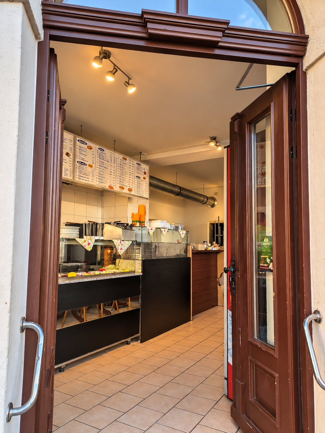 Gemütlicher Gastraum bei Waraich Döner & Pizzaria